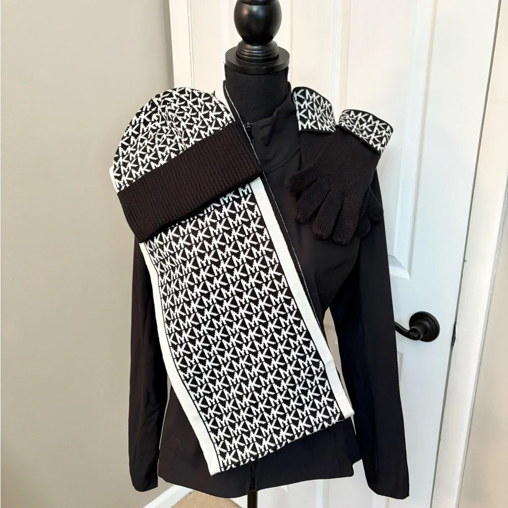 Michael Kors Scarf Gloves Hat Set🖤NWT🤍